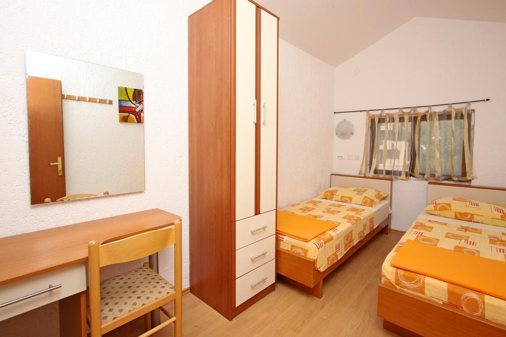 Apartments And Rooms Vesna Novalja Phòng bức ảnh