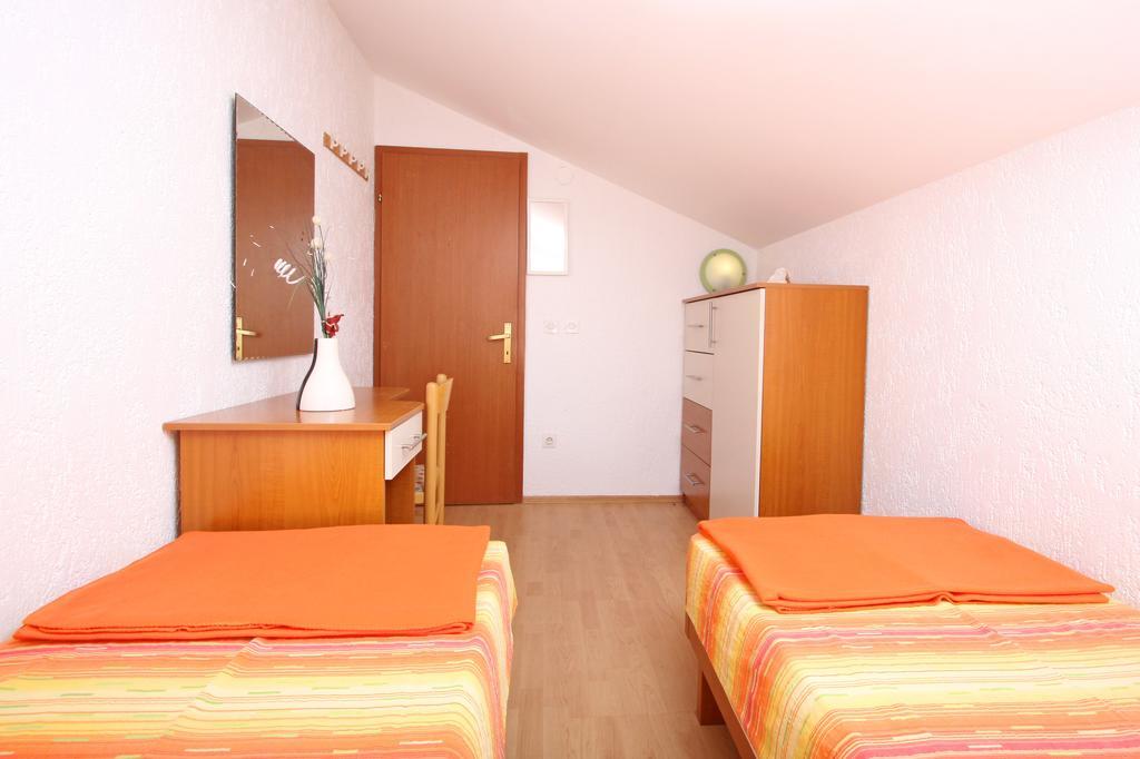 Apartments And Rooms Vesna Novalja Phòng bức ảnh