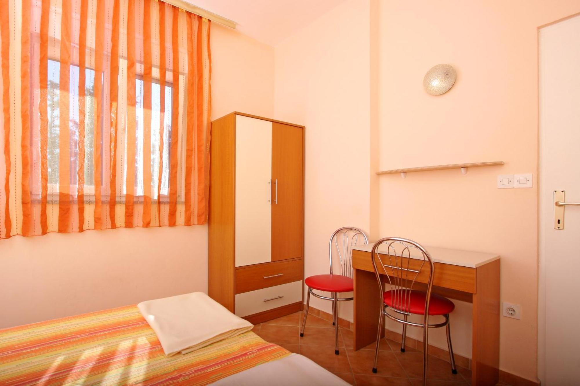 Apartments And Rooms Vesna Novalja Ngoại thất bức ảnh