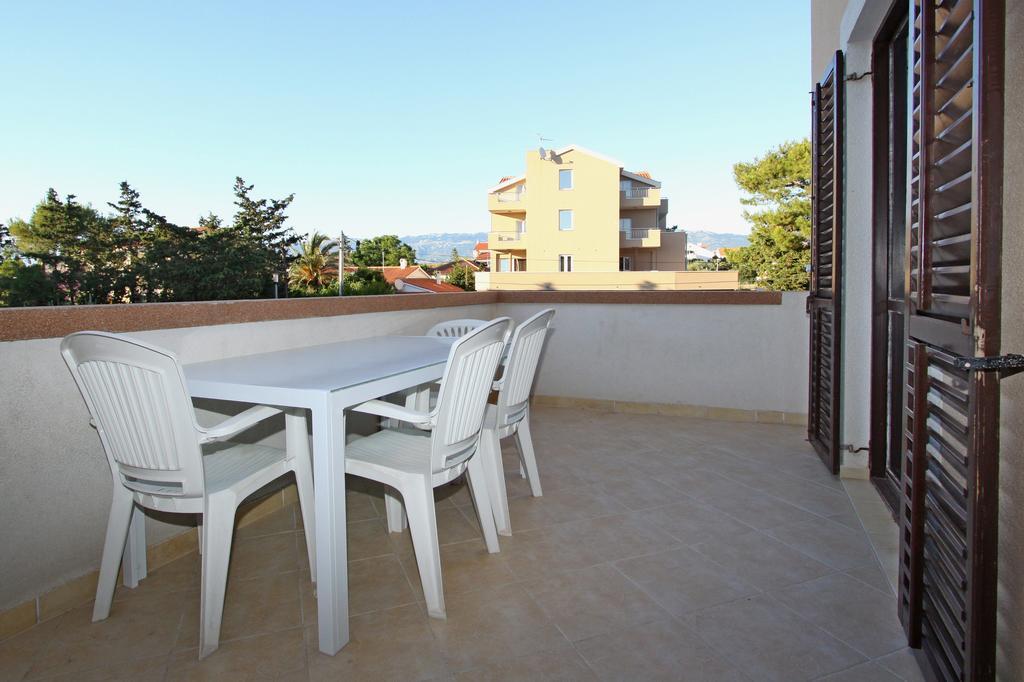 Apartments And Rooms Vesna Novalja Ngoại thất bức ảnh