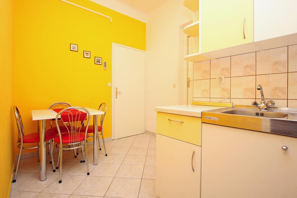 Apartments And Rooms Vesna Novalja Ngoại thất bức ảnh