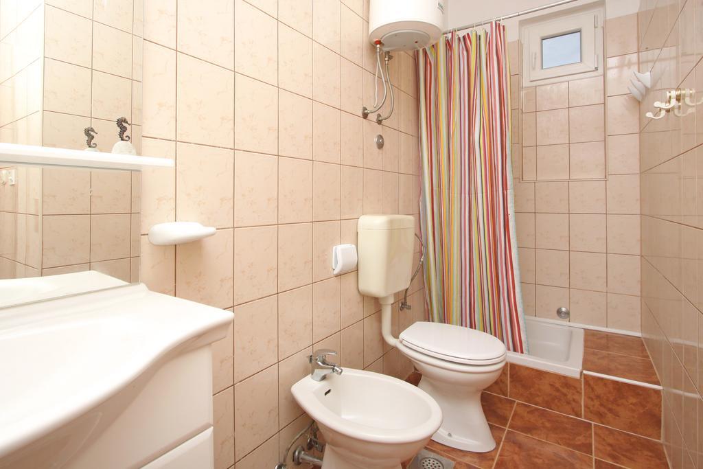 Apartments And Rooms Vesna Novalja Ngoại thất bức ảnh