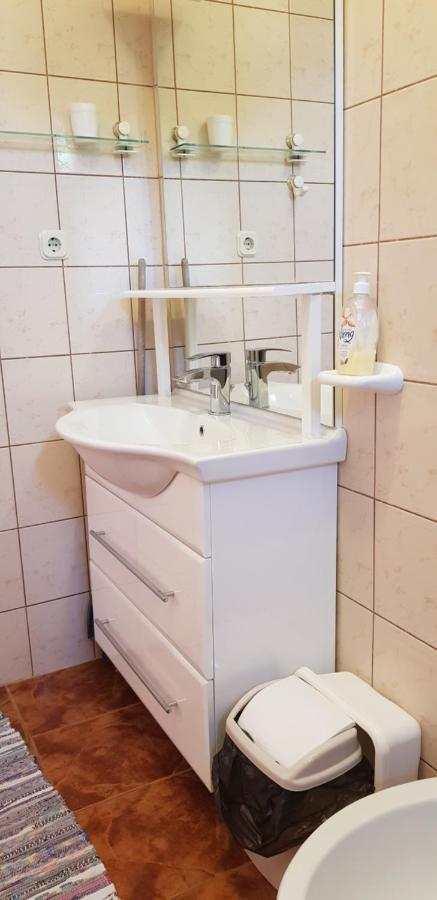 Apartments And Rooms Vesna Novalja Ngoại thất bức ảnh