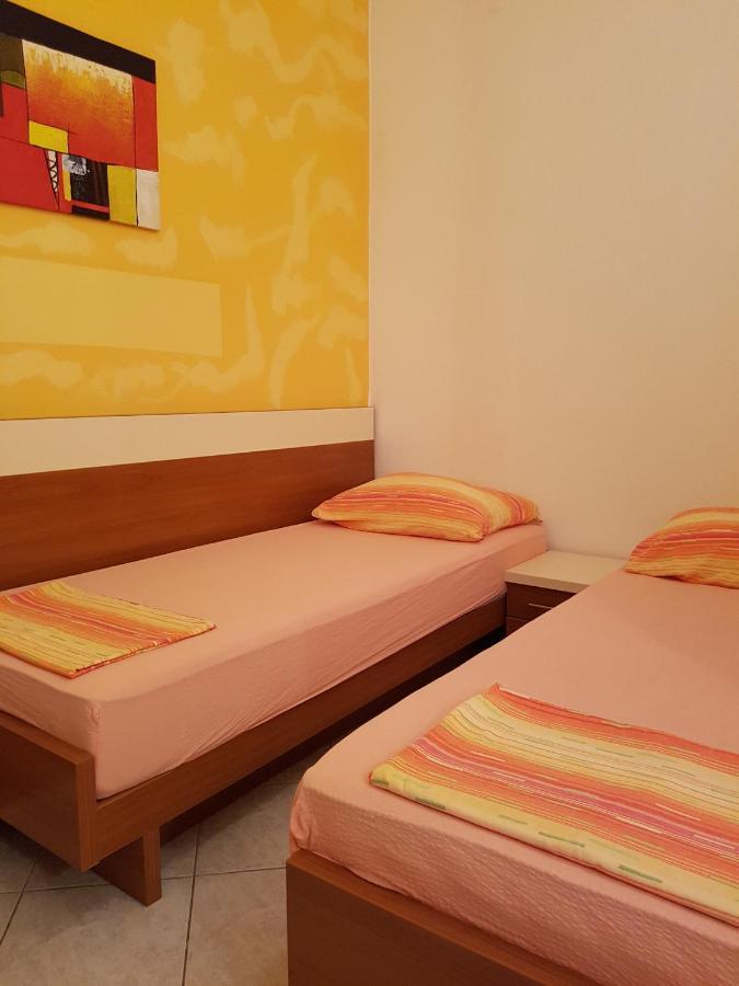 Apartments And Rooms Vesna Novalja Ngoại thất bức ảnh
